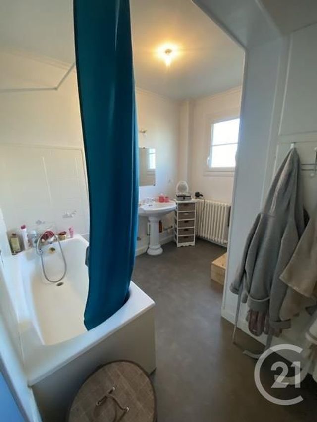 maison à louer - 6 pièces - 115.1 m2 - ARGENTAN - 61 - BASSE-NORMANDIE - Century 21 Ml Immobilier