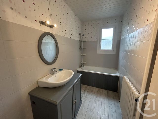 Appartement à louer - 2 pièces - 52.8 m2 - ARGENTAN - 61 - BASSE-NORMANDIE - Century 21 Ml Immobilier