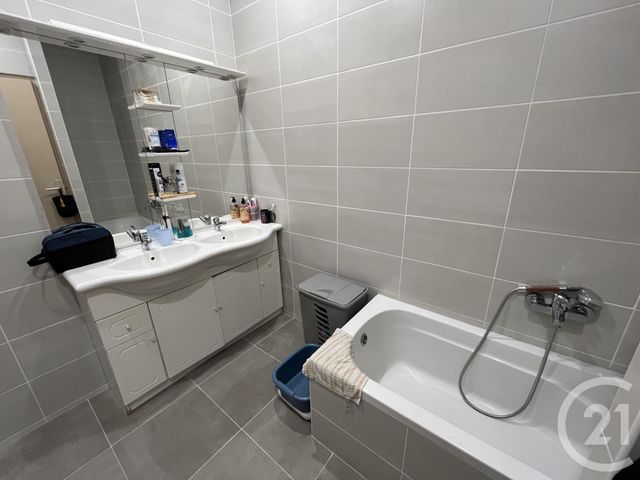 Appartement F4 à louer - 4 pièces - 74.0 m2 - ARGENTAN - 61 - BASSE-NORMANDIE - Century 21 Ml Immobilier