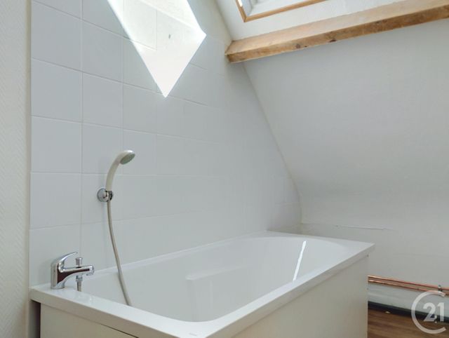 Appartement F2 à louer - 2 pièces - 66.0 m2 - ARGENTAN - 61 - BASSE-NORMANDIE - Century 21 Ml Immobilier